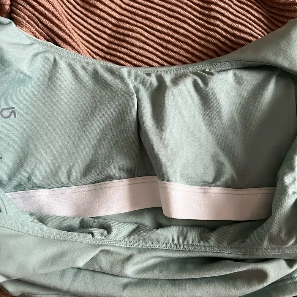 Gap Fit Women's XSmall Sports Bra Padded Back Scoop Neck Medium Support